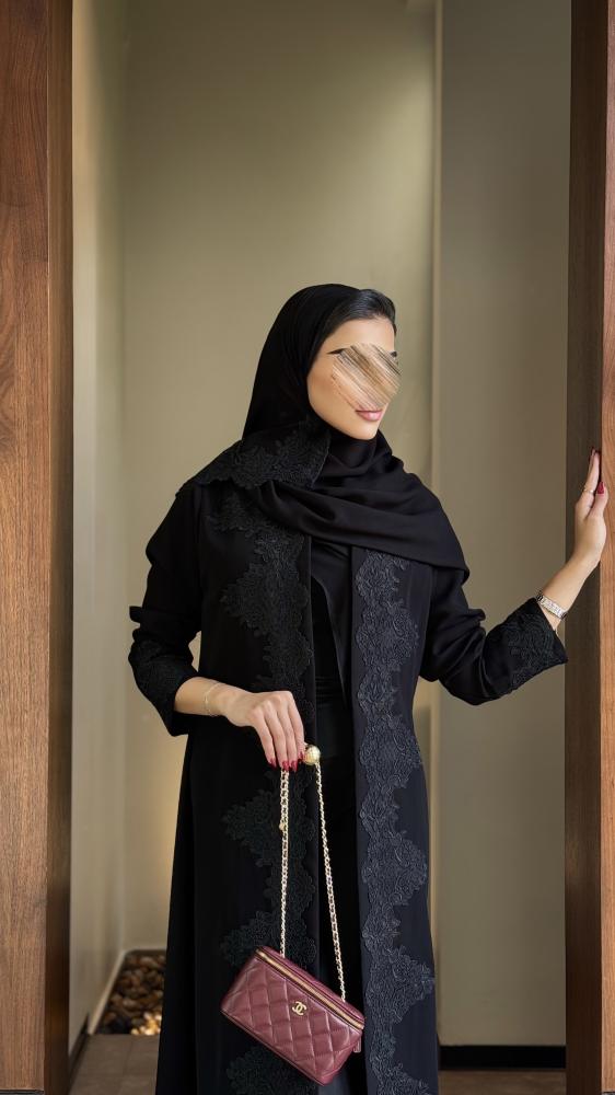 Black crepe abaya with Giber embroidery