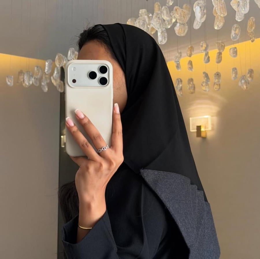عباية جوخ اسود مع رمادي كلوش