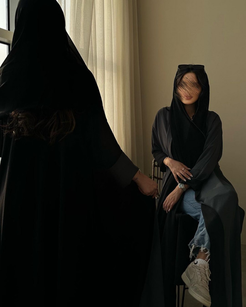 Abaya half wide double face gray and black crepe crushed