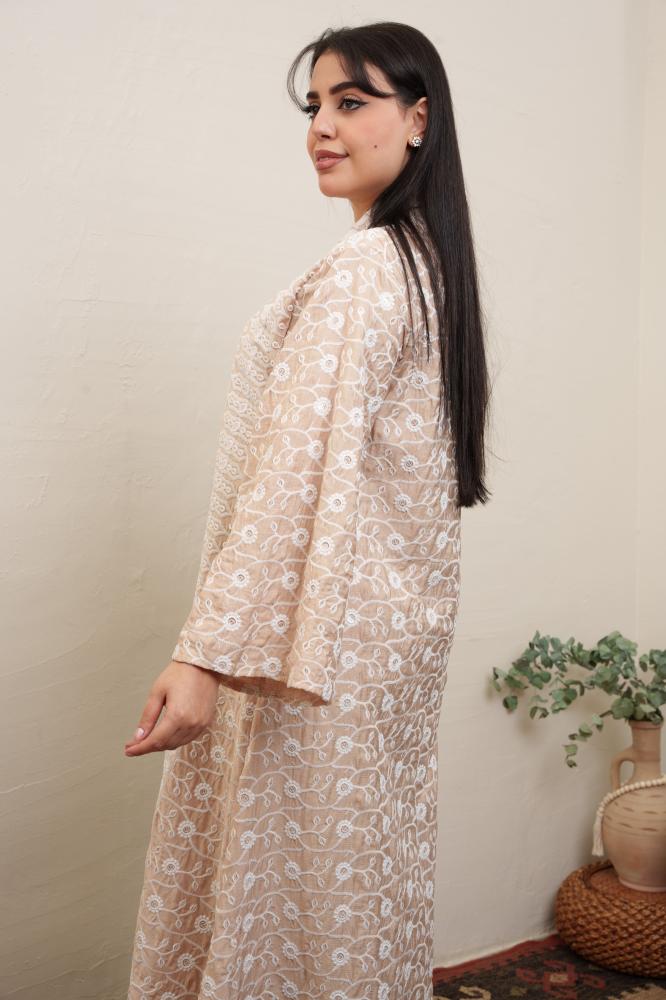 جلابية استايل كويتي لون بيج مطرزة بالكامل