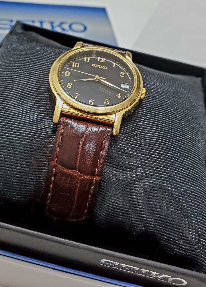 ساعة سيكو اليابانية انالوج كوارتز الرقيقة (Edg) بتاريخ ارقام انجليزي جلد بني مقاس 30mm-36mm للرجال - فنتج