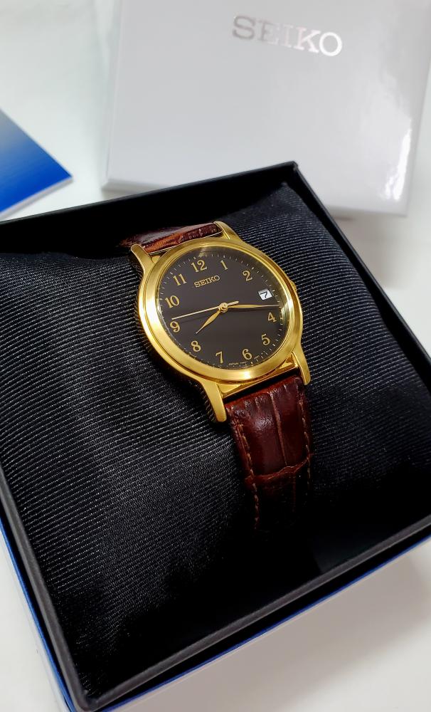 ساعة سيكو اليابانية انالوج كوارتز الرقيقة (Edg) بتاريخ ارقام انجليزي جلد بني مقاس 30mm-36mm للرجال - فنتج