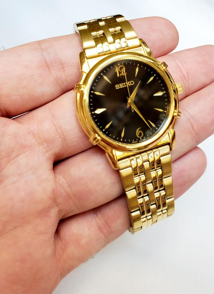 ساعة سيكو اليابانية انالوج كوارتز الرقيقة (Edg) ستانلس ستيل ذهبي مينا اسود مقاس 30mm-34mm للرجال - فنتج