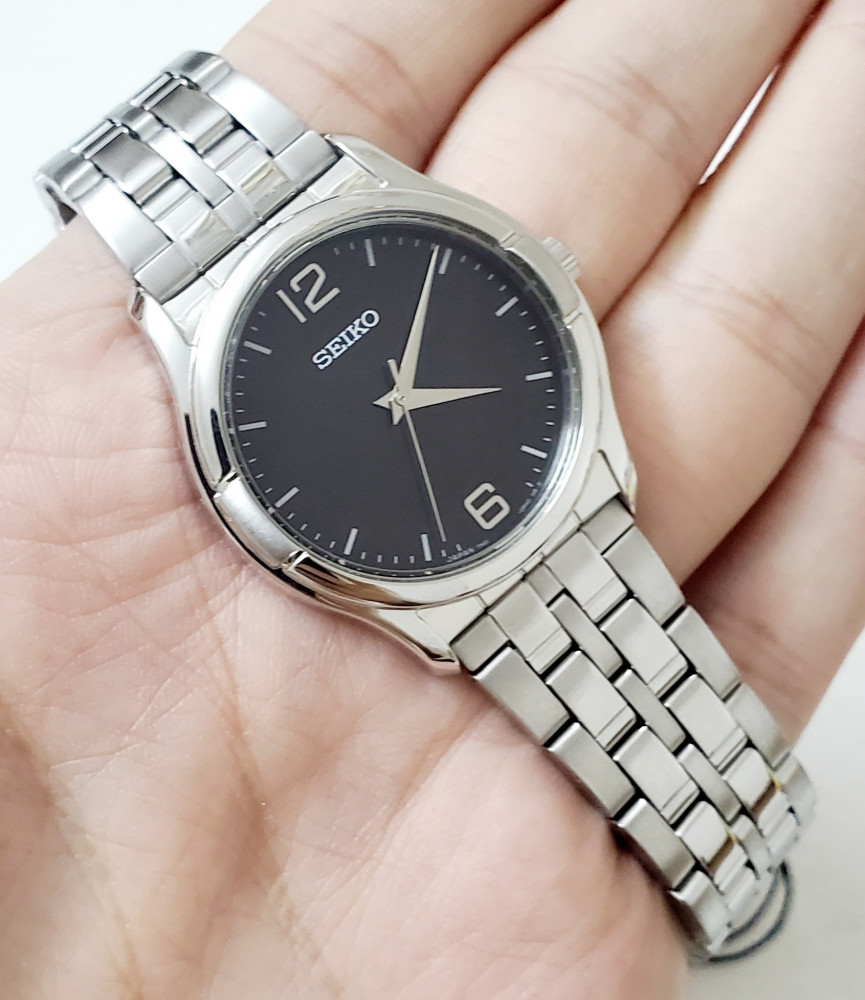 ساعة سيكو اليابانية انالوج كوارتز الرقيقة (Edg) ستانلس ستيل فضي 34mm للرجال - فنتج SNF563J1