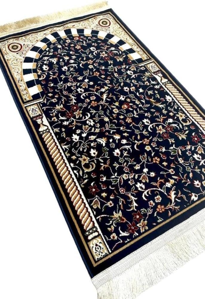 سجادة صلاة فاخرة عالية الجودة صناعة سعودية مزينة بنمط مستوحى من الروضة الشريفة مثالية لشهر رمضان والعيد وهدية الزفاف وعيد ميلاد أو لأي مناسبة من الروضة، البولي بروبلين، ازرق داكن