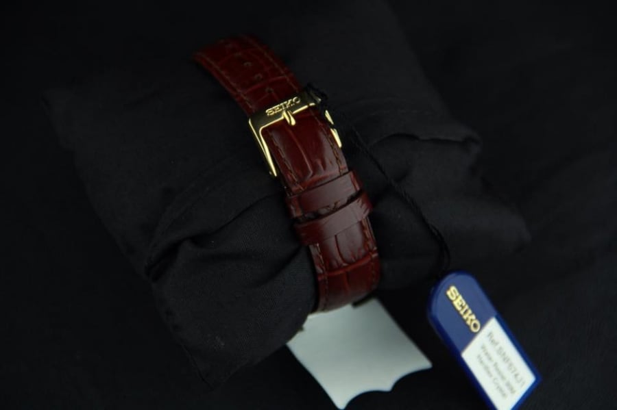 Seiko Japanese Casual Quartz Watch with Arabic Numerals and Leather for Men - Vintage