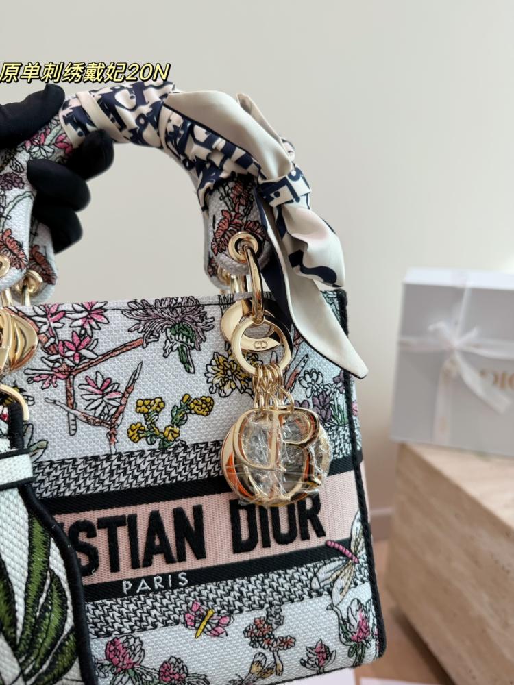 شنطة ديور 20cm ليدي ديور | Lady Dior (متوفرة بعدة الوان)