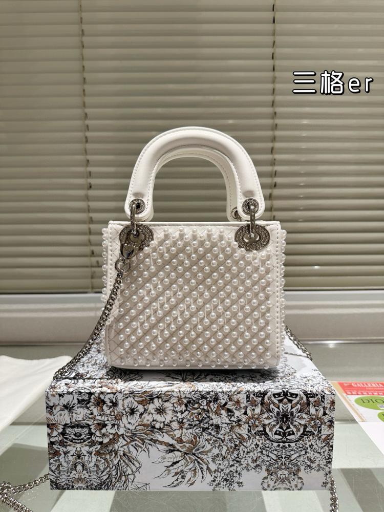 شنطة ليدي ديور 17cm Lady Dior (متوفرة بعدة الوان)