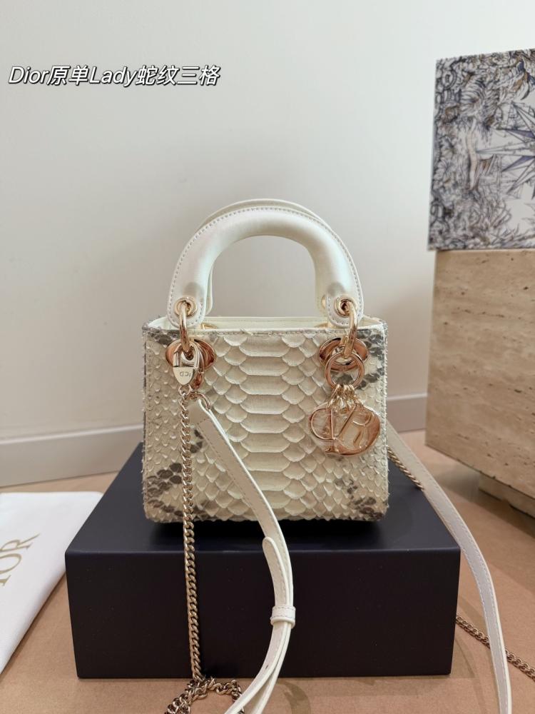 شنطة ديور ليدي ديور | Lady Dior (متوفرة بحجمين)