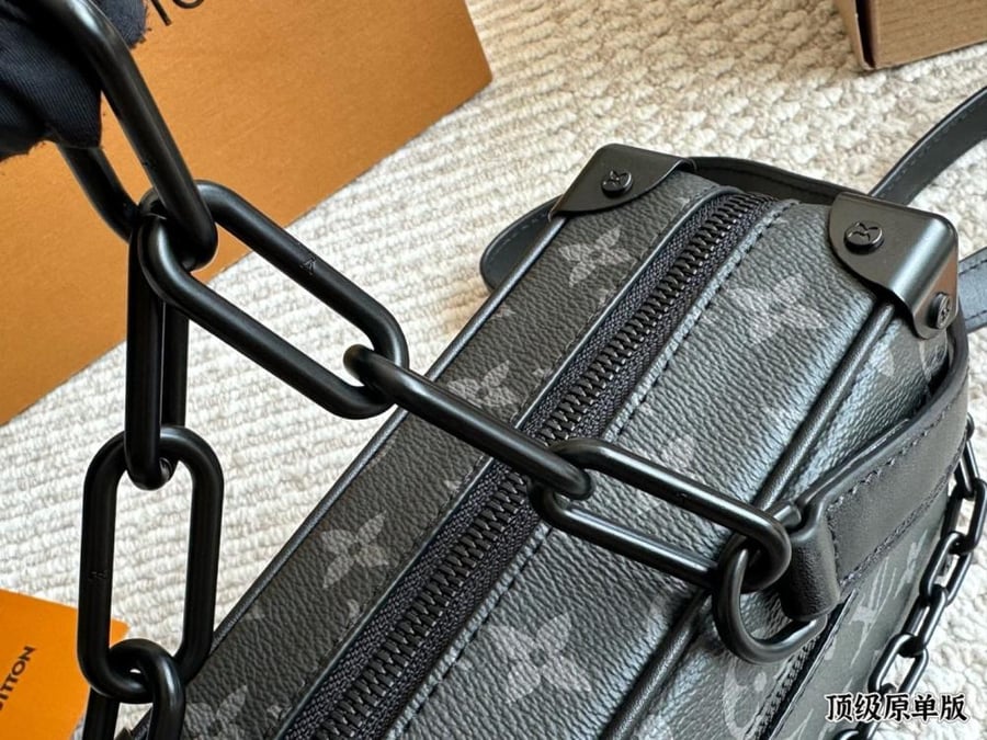شنطة لويس فيتون سوفت ترانك Lv Soft trunk
