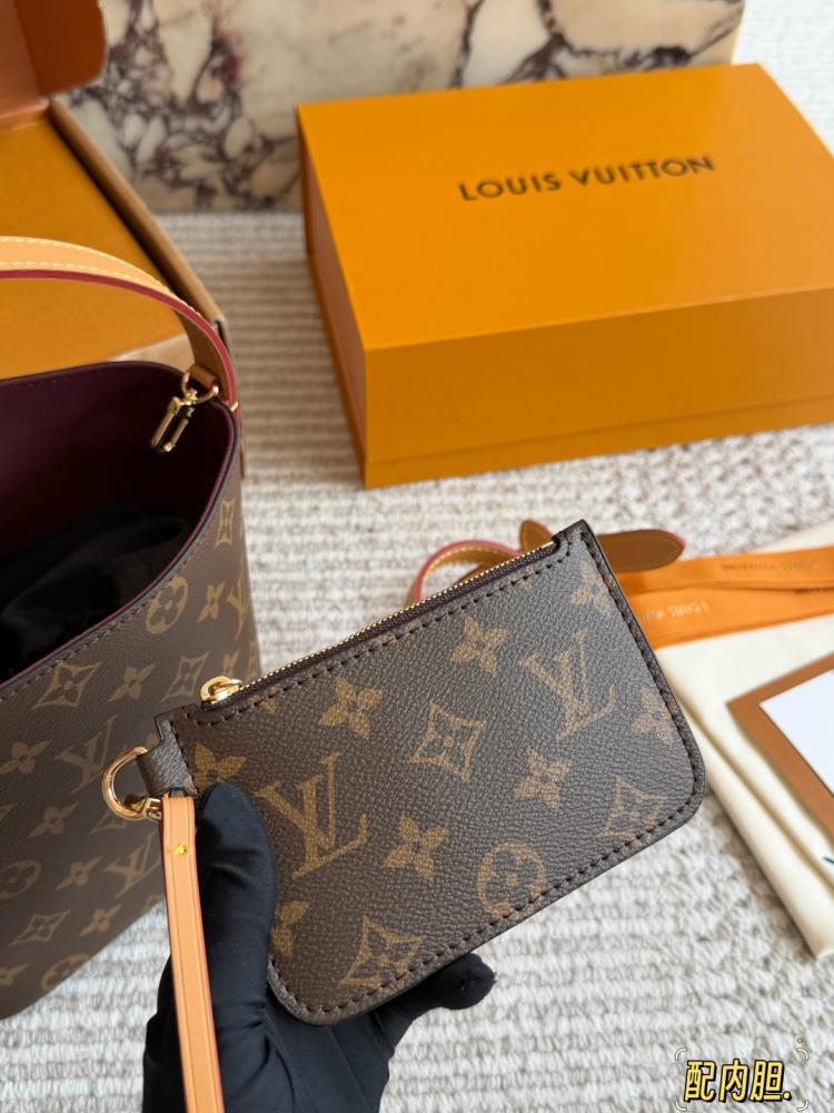 شنطة لويس فيتون Lv All in BB