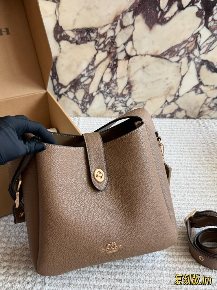 شنطة كوتش هادلي تيرنلوك توت | Hadley Turnlock Tote