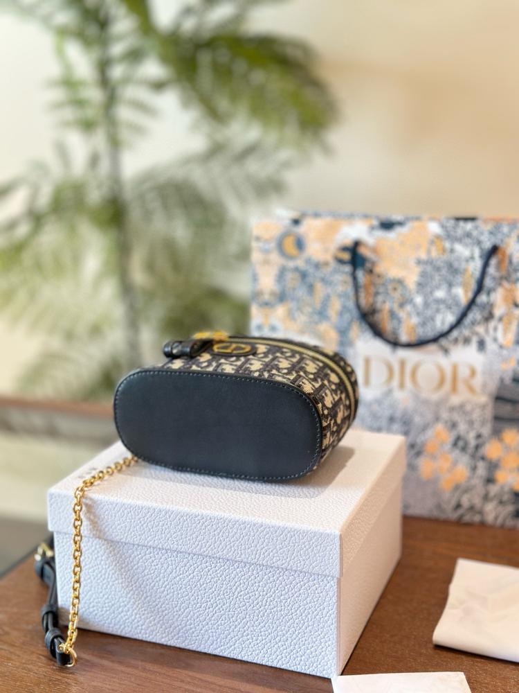شنطة ديور Vanity