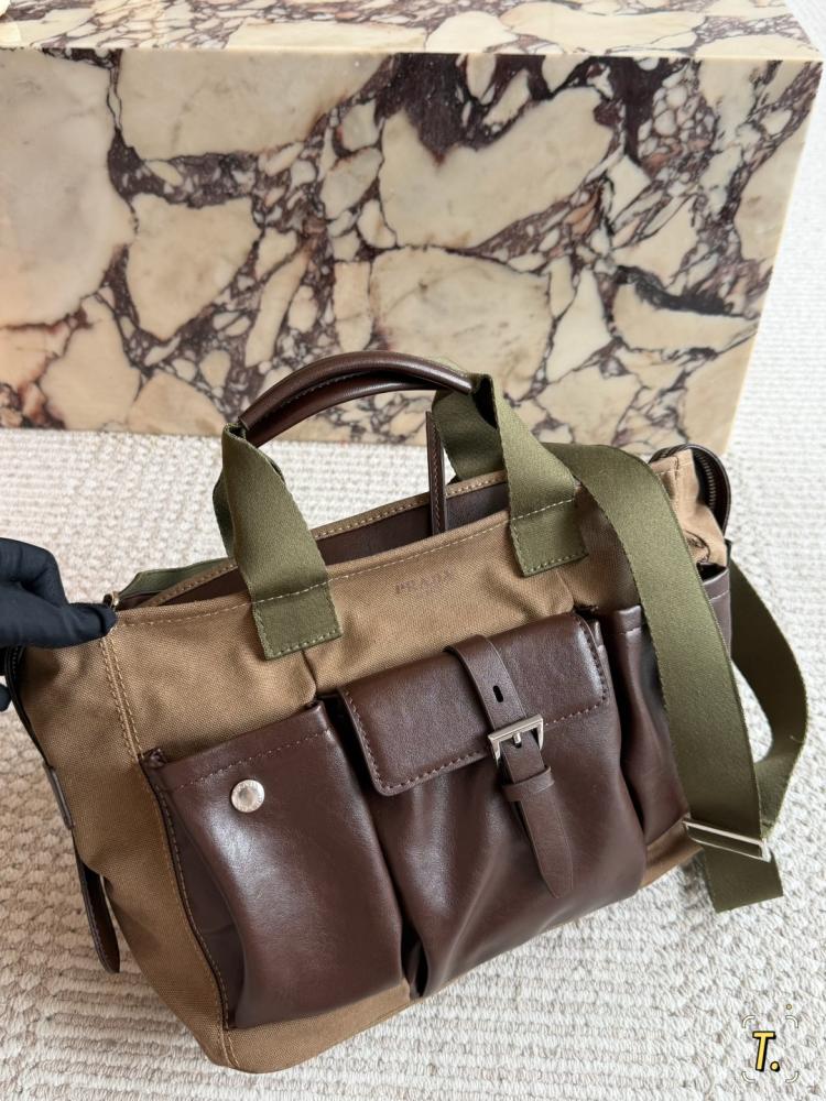 شنطة برادا روت لارج كانفاس وليذر | Route Large Canvas and Leather Tote (متوفرة بعدة الوان)