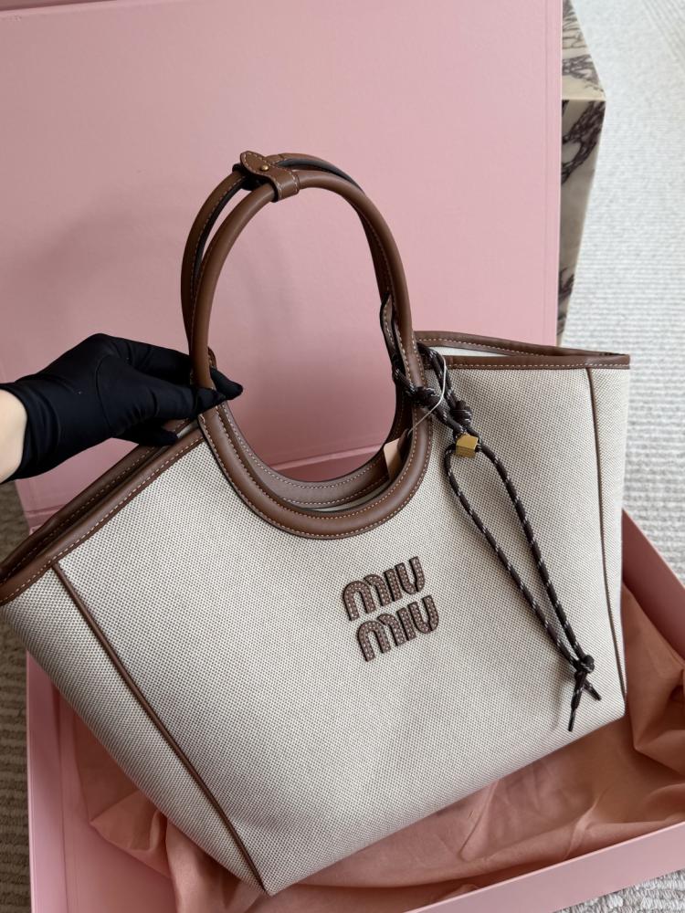شنطة ميو ميو Miu Miu Ivy