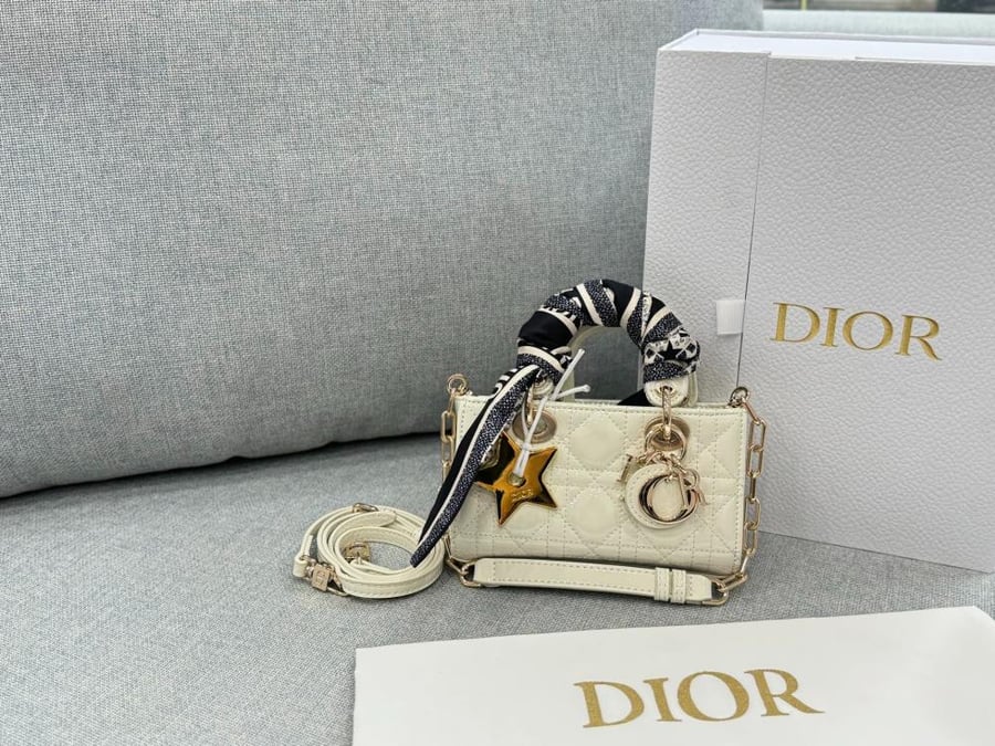 شنطة ديور ليدي ديور جوي جلد لامع Lady Dior Joy (متوفرة بعدة مقاسات)