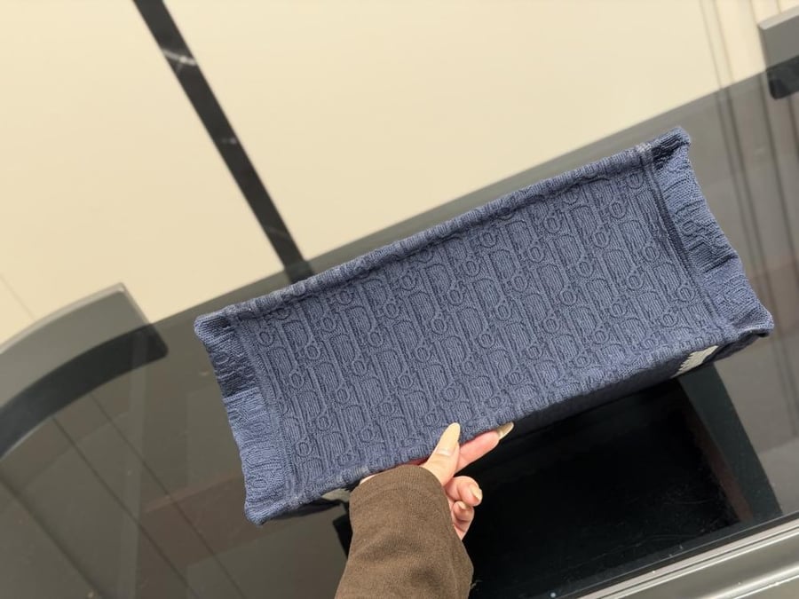 شنطة ديور Book tote
