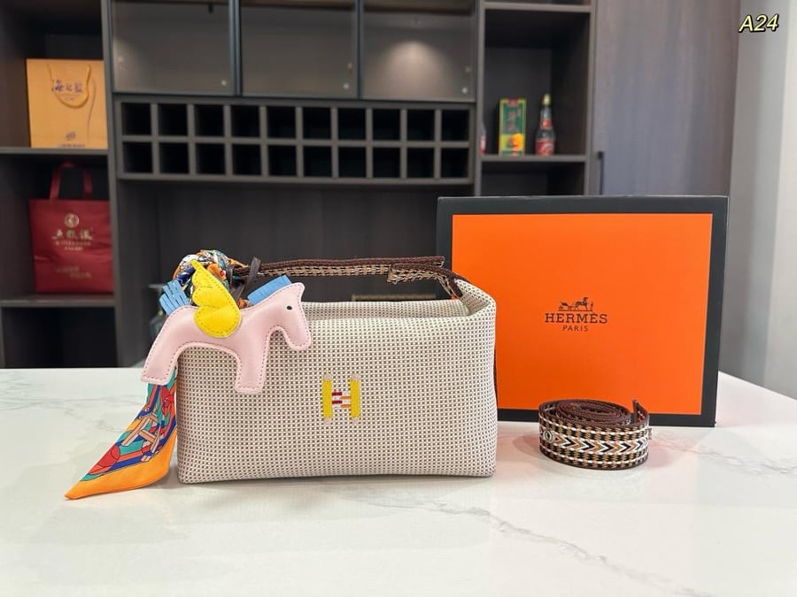 شنطة هرمز Trousse (متوفرة بعدة الوان)