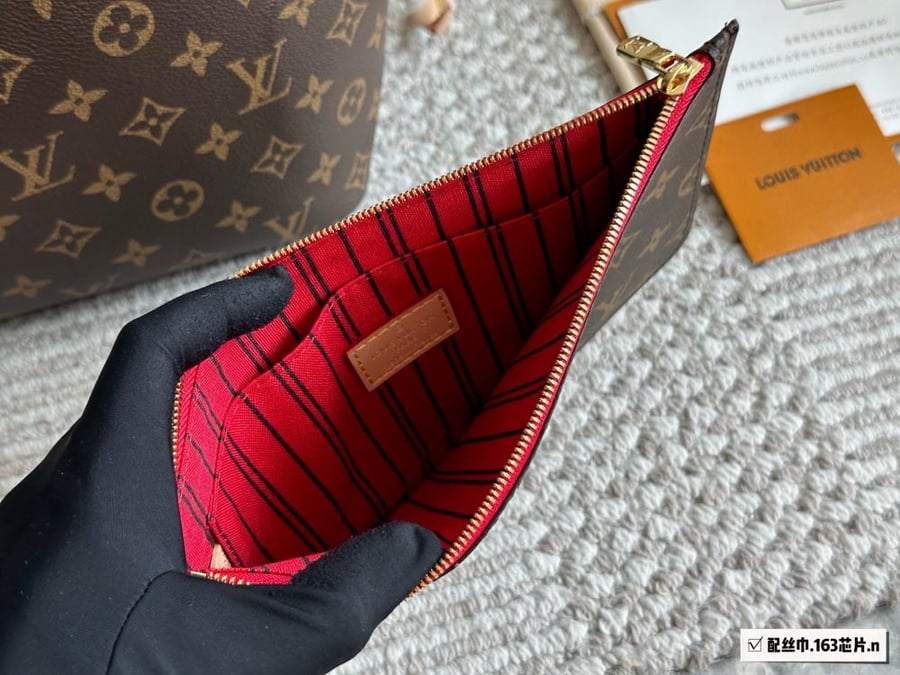 شنطة لويس فيتون نيفر فل Neverfull