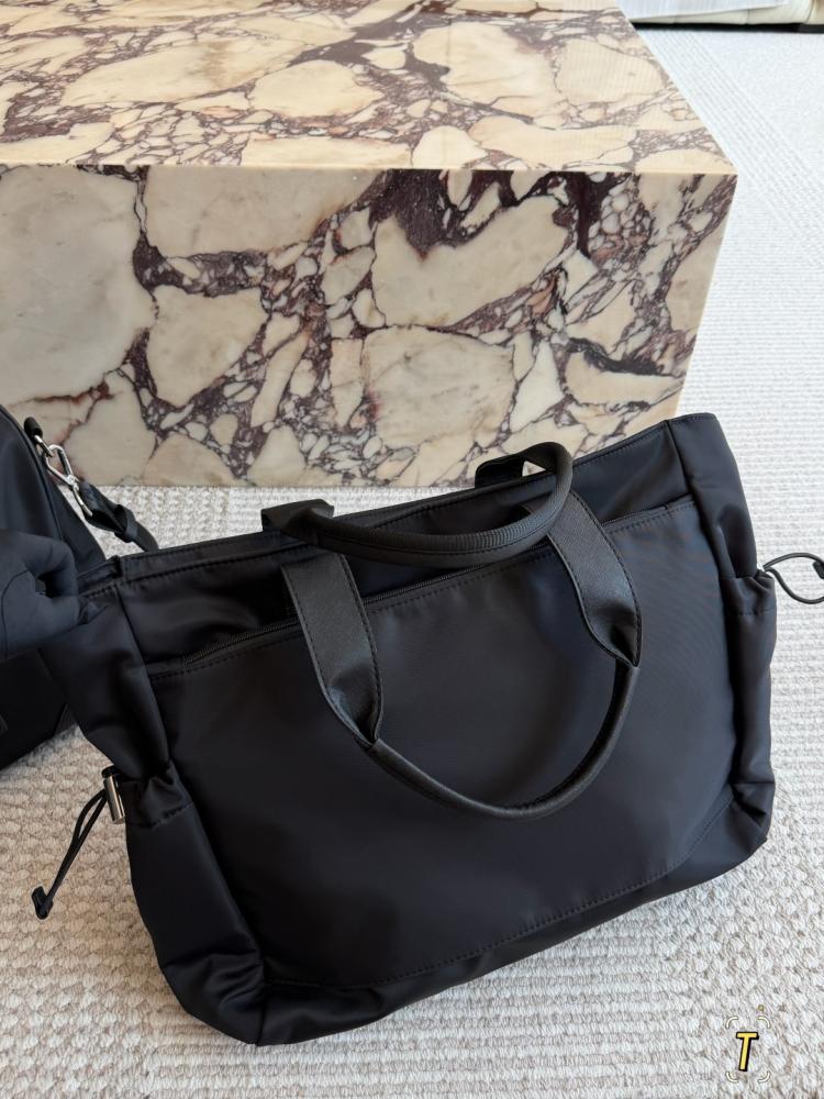 شنطة برادا ري-نايلون توت | Re-Nylon Tote