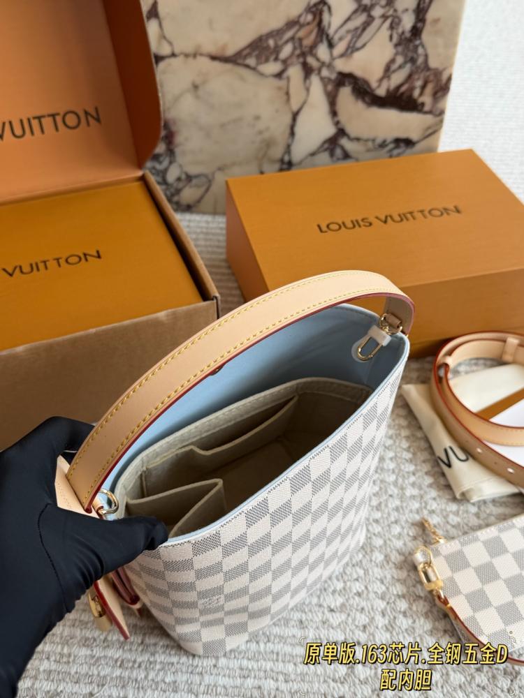 شنطة لويس فيتون LV All In BB