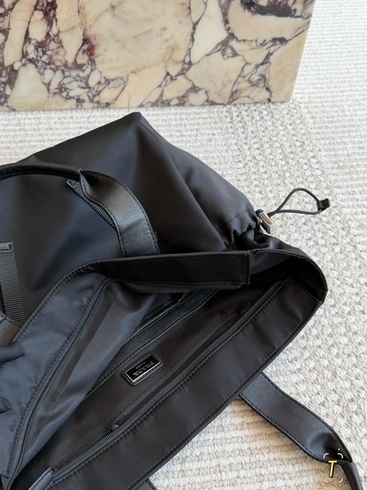 شنطة برادا ري-نايلون توت | Re-Nylon Tote