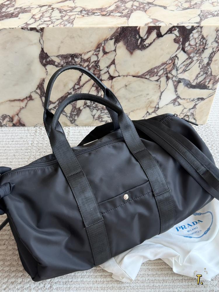 شنطة برادا 47 سم دفل ري-نايلون وسافيانو ليذر | Re-Nylon and Saffiano Leather Duffle