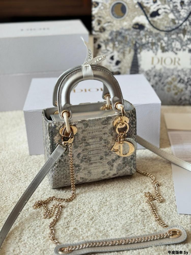 شنطة ليدي ديور 17cm Lady Dior (متوفرة بعدة الوان)
