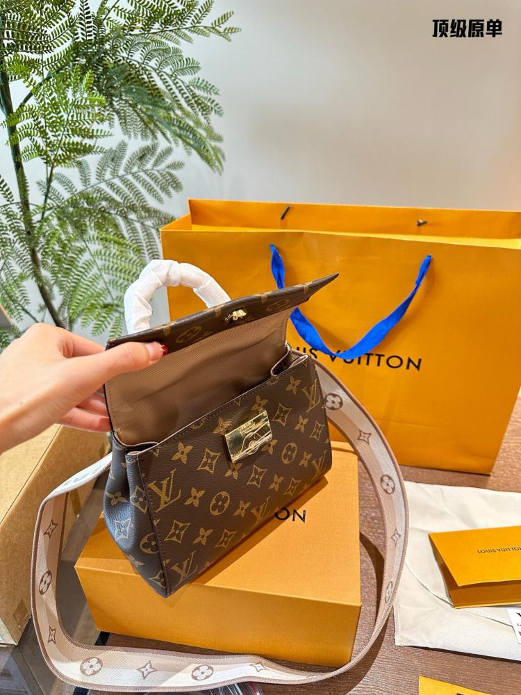 شنطة لويس فيتون Cluny Mini
