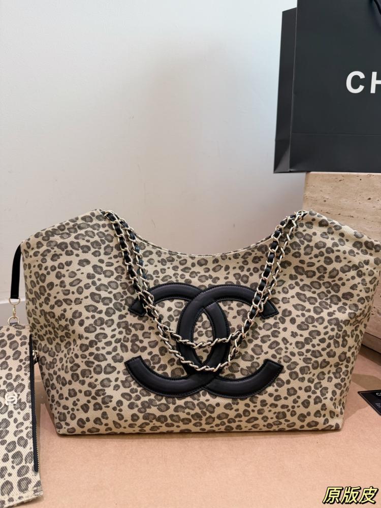 شنطة شانيل سي سي تشين توت | CC Chain Tote