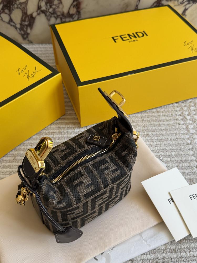 شنطة فندي فانيتي | Fendi Vanity