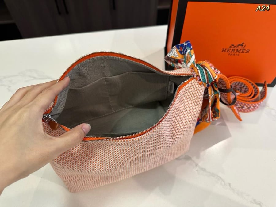 شنطة هرمز Trousse (متوفرة بعدة الوان)