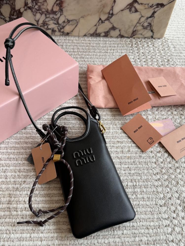 شنطة ميو ميو miu miu lvy mini (متوفرة بعدة الوان)
