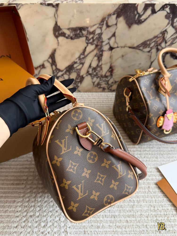 شنطة لويس فيتون سبيدي باندوليير | Speedy Bandoulière (متوفرة بلونين وحجمين)
