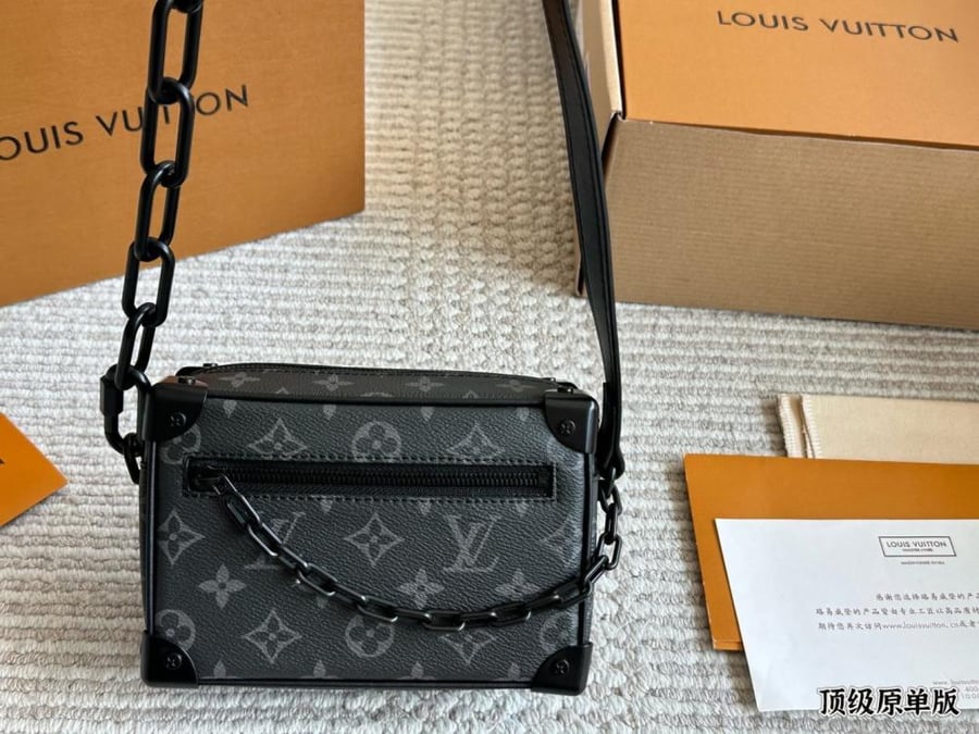 شنطة لويس فيتون سوفت ترانك Lv Soft trunk