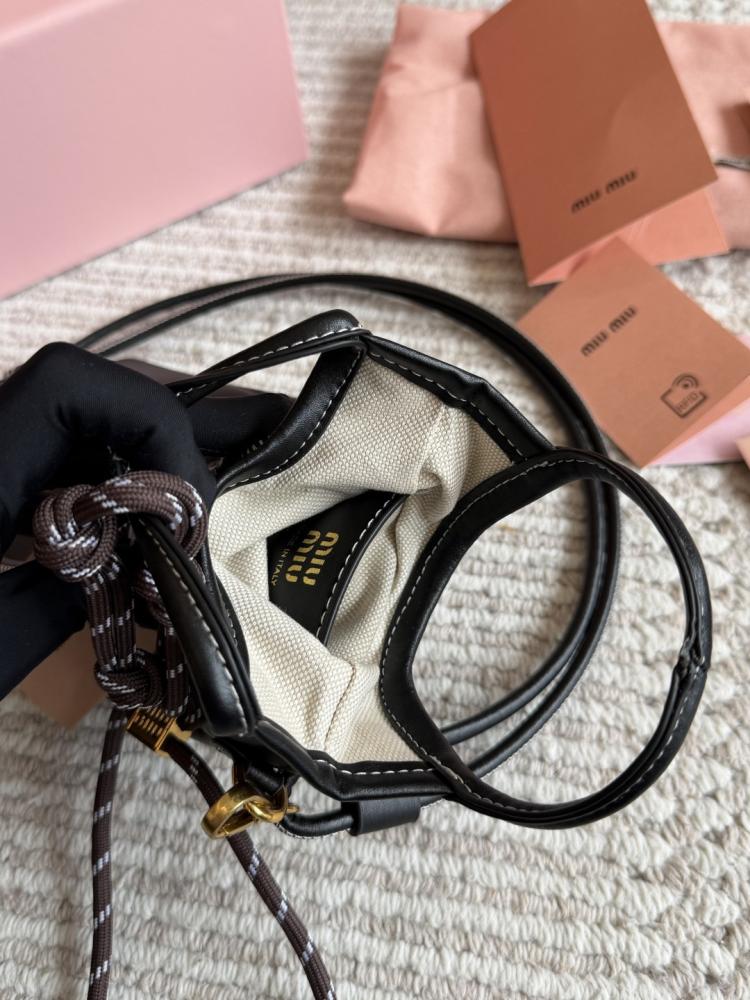 شنطة ميو ميو miu miu lvy mini (متوفرة بعدة الوان)