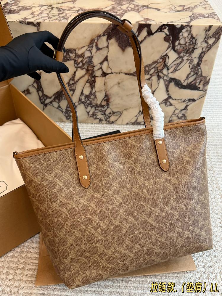 شنطة كوتش سيتي توت | City Tote (متوفرة بعدة الوان)