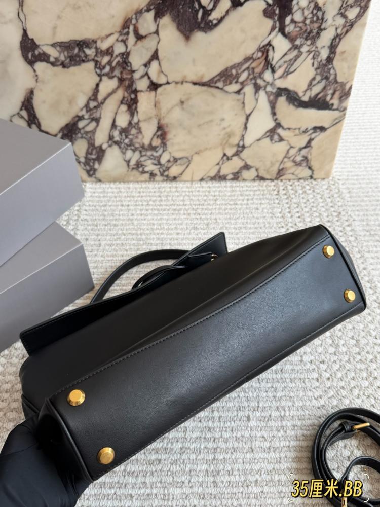 شنطة بالنسياغا Balenciaga Rodeo (متوفرة بعدة احجام)