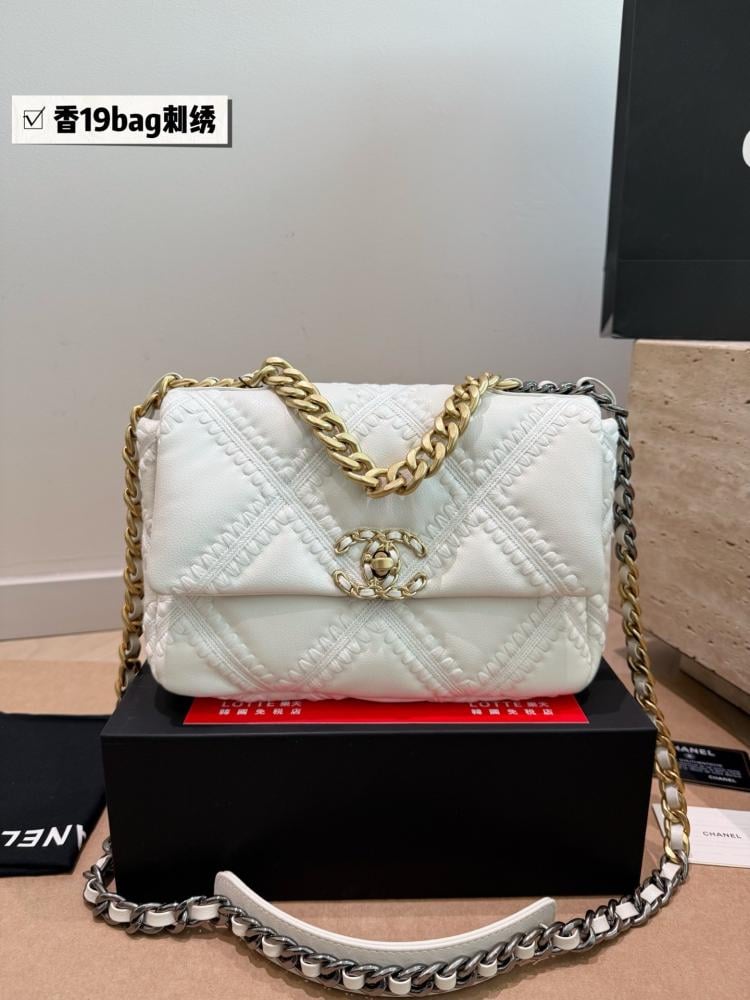 شنطة شانيل 19 | CHANEL 19 (متوفرة بعدة الوان)