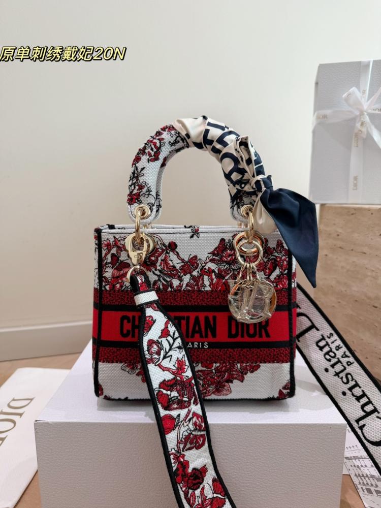 شنطة ديور 20cm ليدي ديور | Lady Dior (متوفرة بعدة الوان)