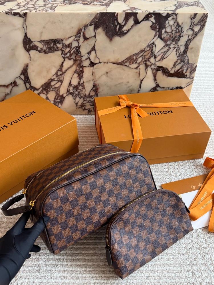 شنطة يد لويس فيتون دوب | Dopp (متوفرة بعدة الوان)