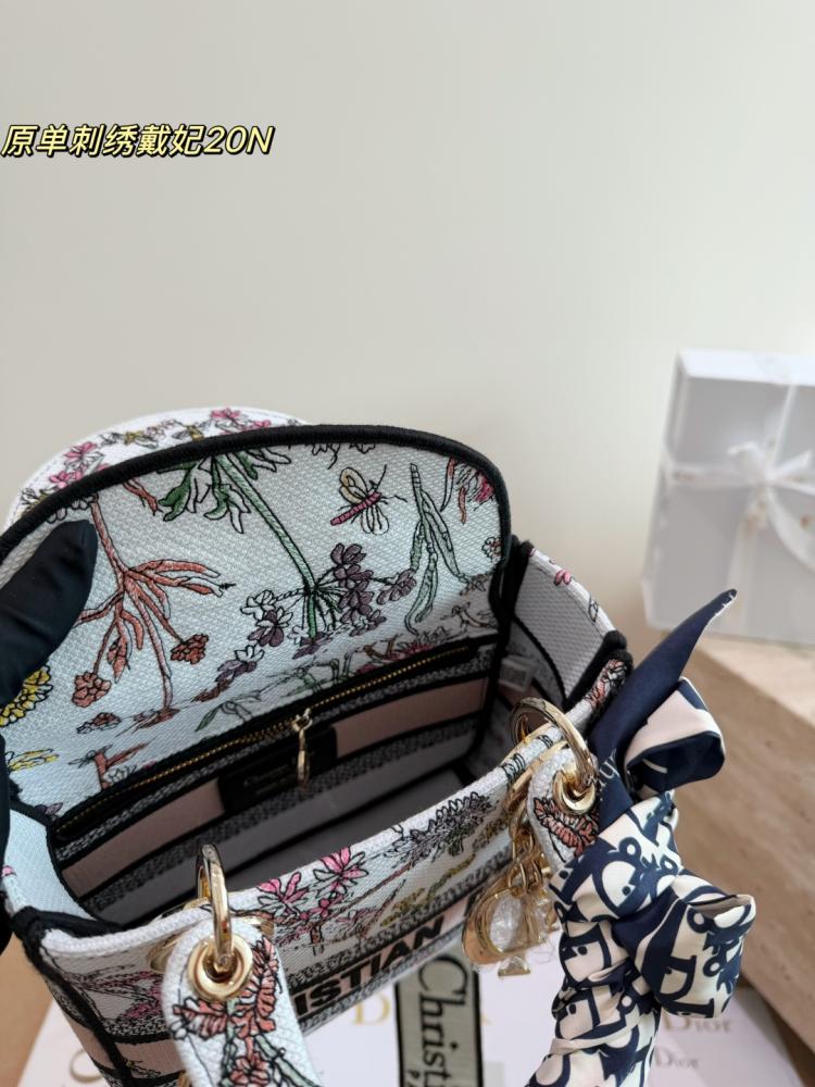شنطة ديور 20cm ليدي ديور | Lady Dior (متوفرة بعدة الوان)