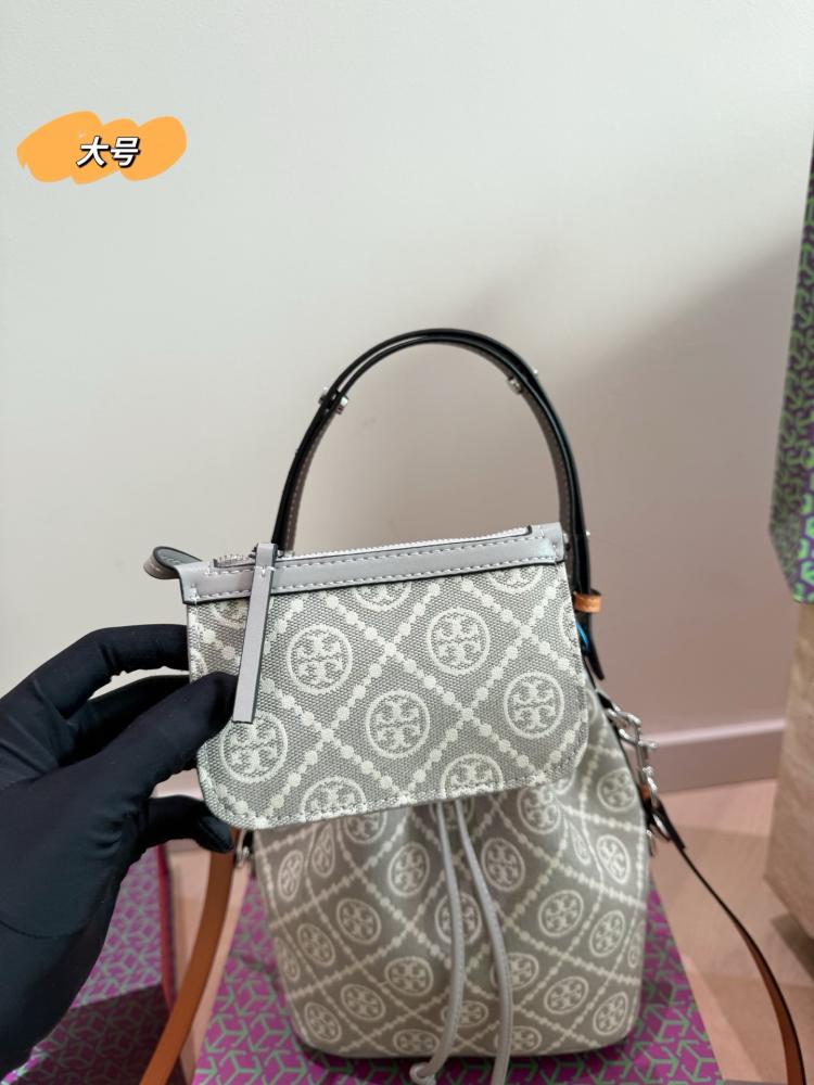 شنطة توري بورش T Monogram Bucket