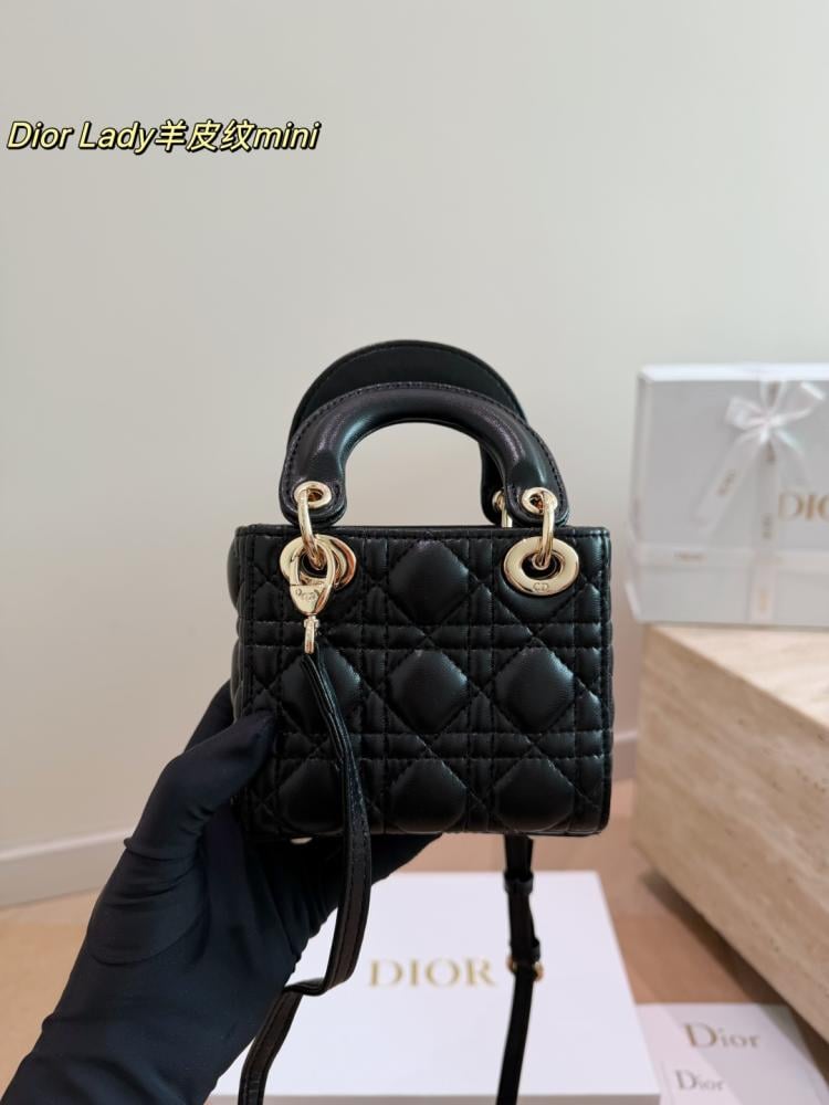 شنطة ديور ليدي ديور ميني | Mini Lady Dior (متوفرة بعدة الوان)