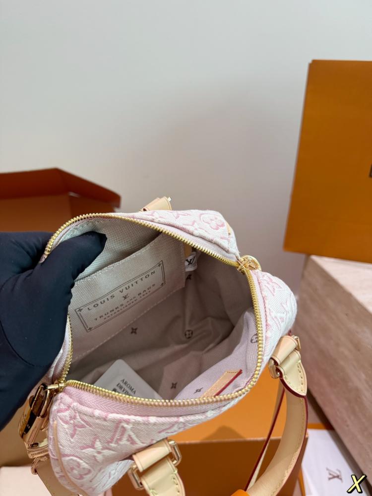 شنطة لويس فيتون سبيدي باندوليير 20 | Speedy Bandoulière 20 (متوفرة بلونين)