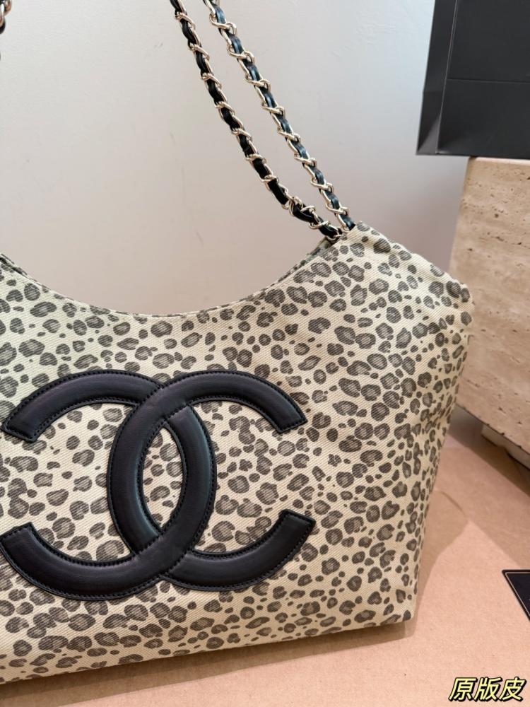 شنطة شانيل سي سي تشين توت | CC Chain Tote