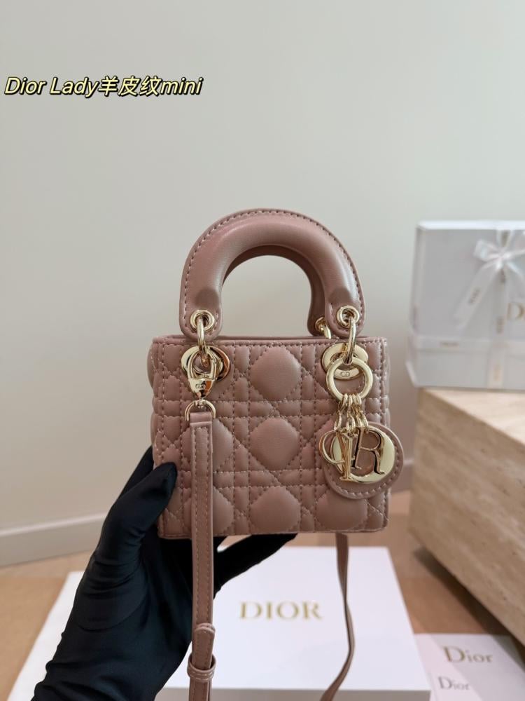 شنطة ديور ليدي ديور ميني | Mini Lady Dior (متوفرة بعدة الوان)