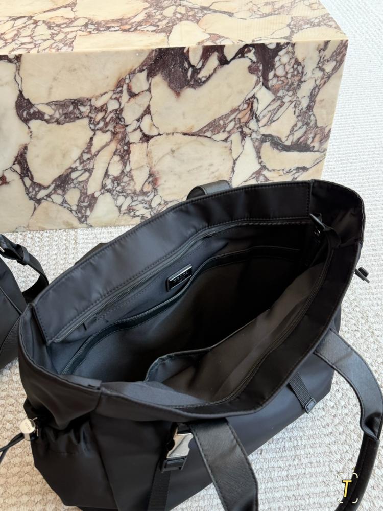 شنطة برادا ري-نايلون توت | Re-Nylon Tote