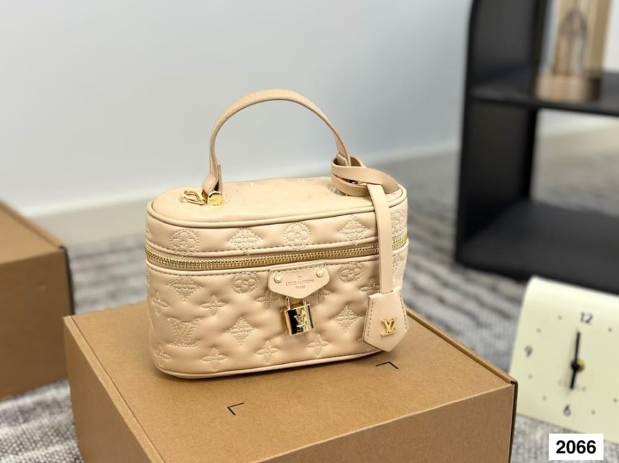 شنطة لويس فيتون Nice BB Vanity (متوفرة بعدة الوان)