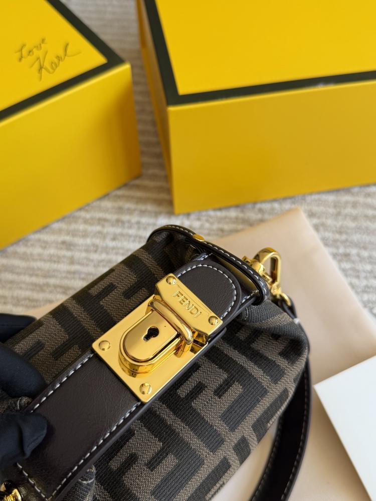 شنطة فندي فانيتي | Fendi Vanity